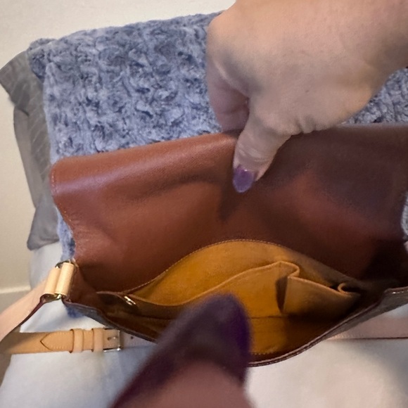 Vintage satchel, Louis Vuitton with brand new straps put on by Louis Vuitton - Picture 6 of 6